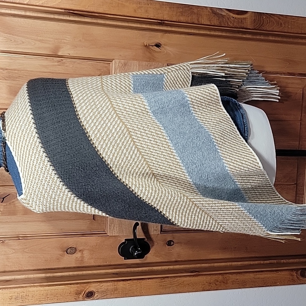 Serape Style Poncho - Picture 4 of 14